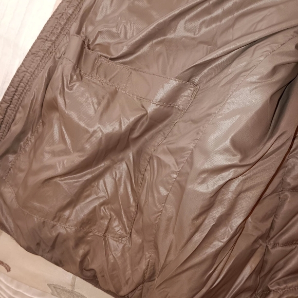 Unisex gap vest size large beige like color - Picture 6 of 9